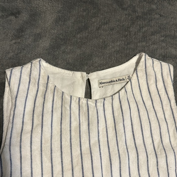 Gorgeous white linen blend shell tank top with denim blue vertical stripes. - Picture 3 of 5